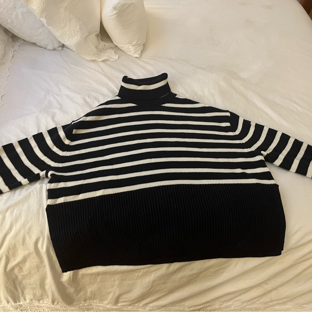 Gap Navy and white stripe sweater Small